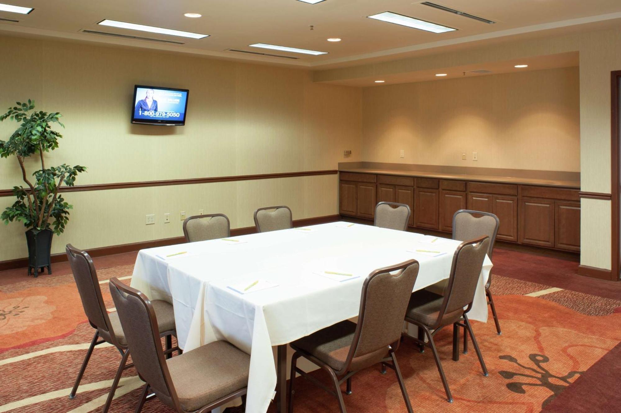 Hilton Garden Inn Tulsa Airport Exteriér fotografie